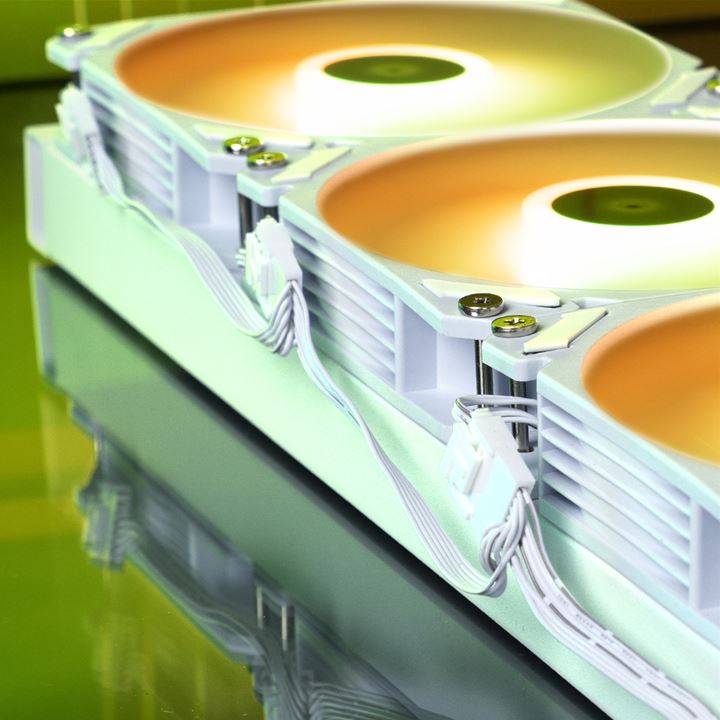 Sharkoon S60 ARGB AIOシリーズは、デイジーチェーンコネクタにより、ファン同士をスマートに接続