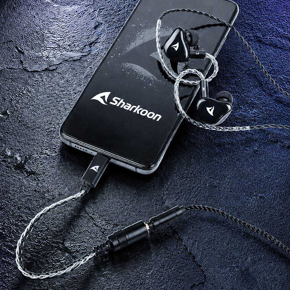 付属のStealthbite DACとUSB-C–USB-Aアダプターにより、Stealthbite IEMは高い柔軟性を発揮